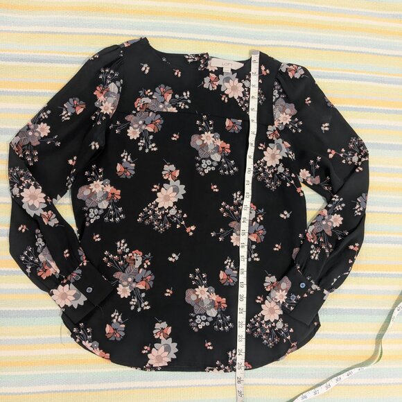 ⭐ Ann Taylor LOFT Black floral print top size XS - Picture 7 of 14